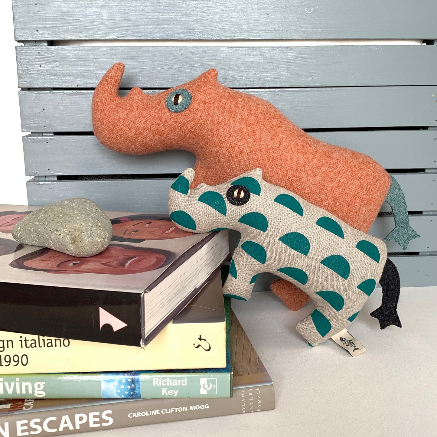 カラパウ/サイのアディ(ADI) おしゃれな大人のぬいぐるみ