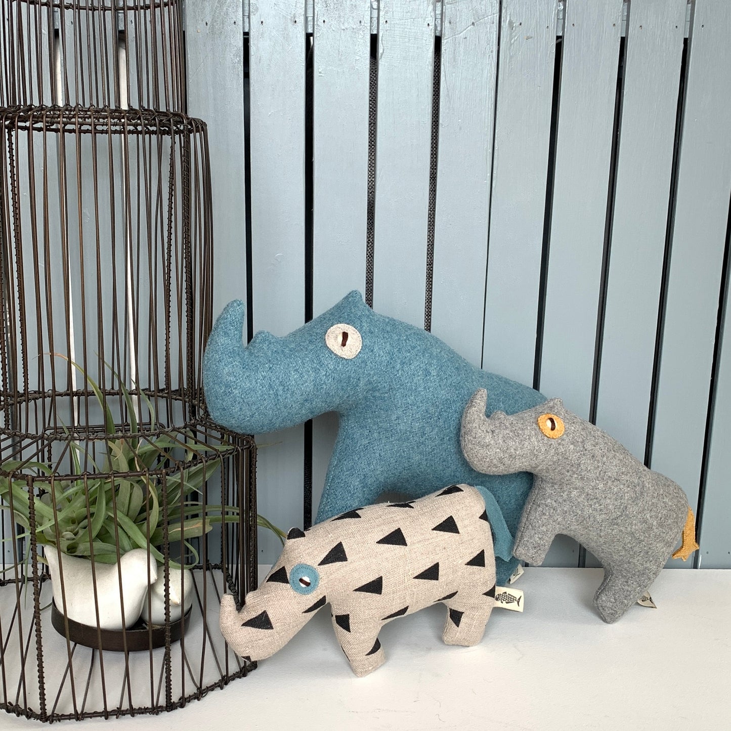 カラパウ/サイのモモ(MOMO) おしゃれな大人のぬいぐるみ